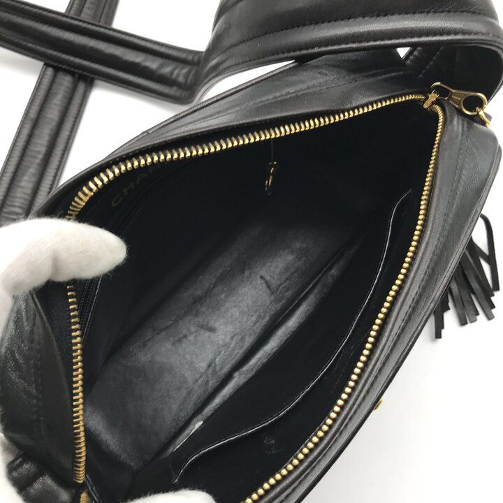 Chanel Shoulder Bag Turnlock Vintage CC Logo Fringe Tassel Black — view 7
