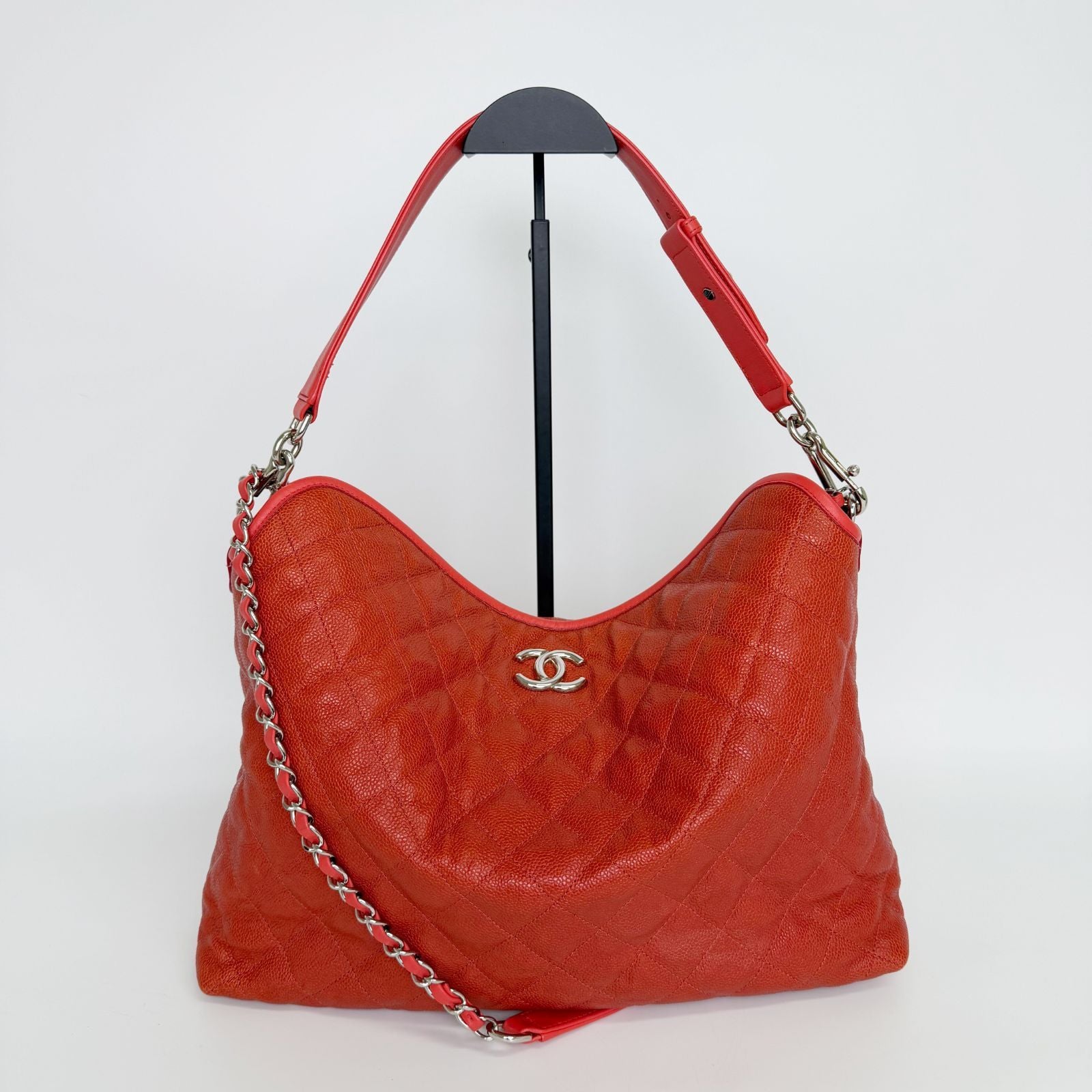 Chanel French Riviera Quilted CC Logo Shoulder Bag Caviar Leather Red Silver — view 5