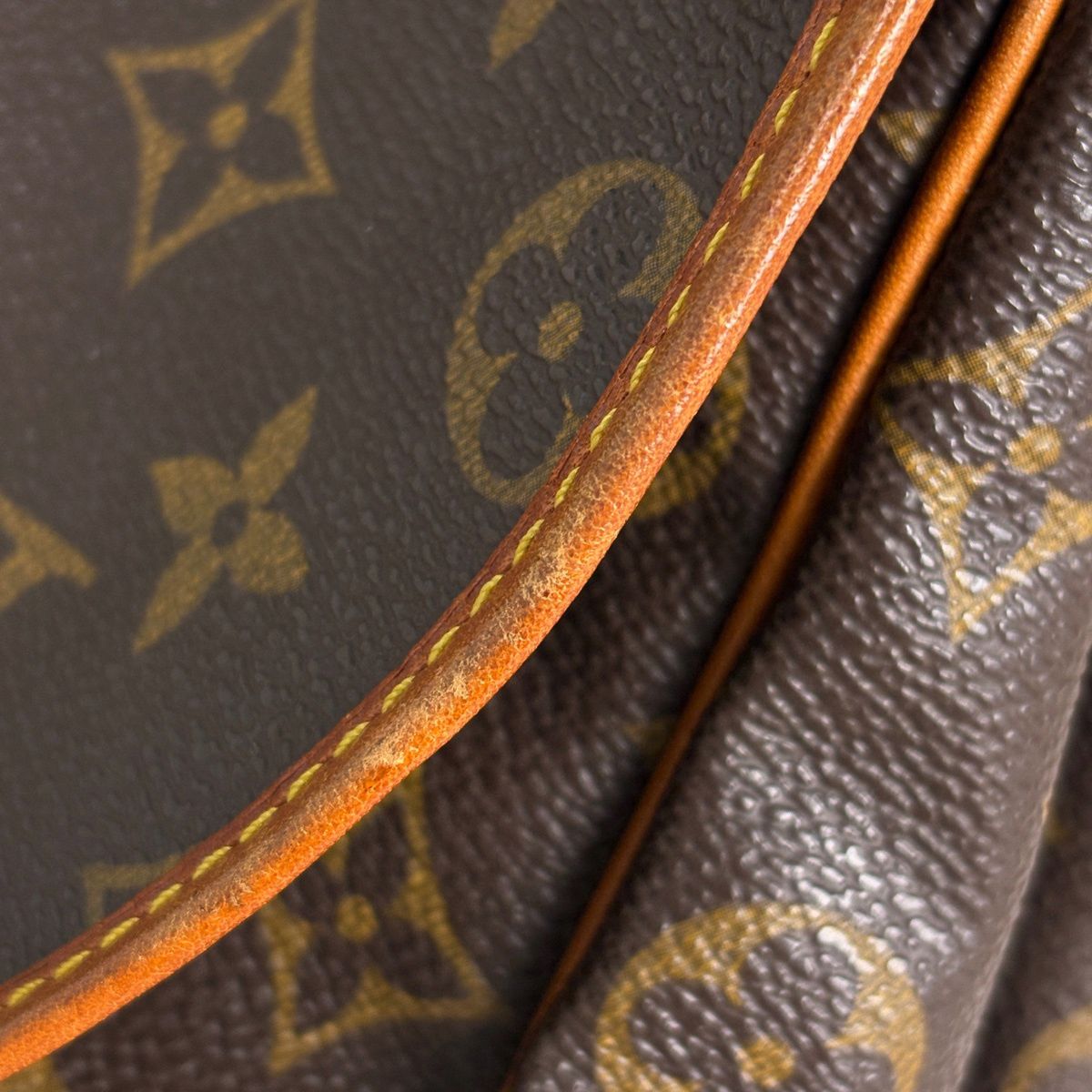 Louis Vuitton Saumur 35 Shoulder Bag Monogram Brown — view 4