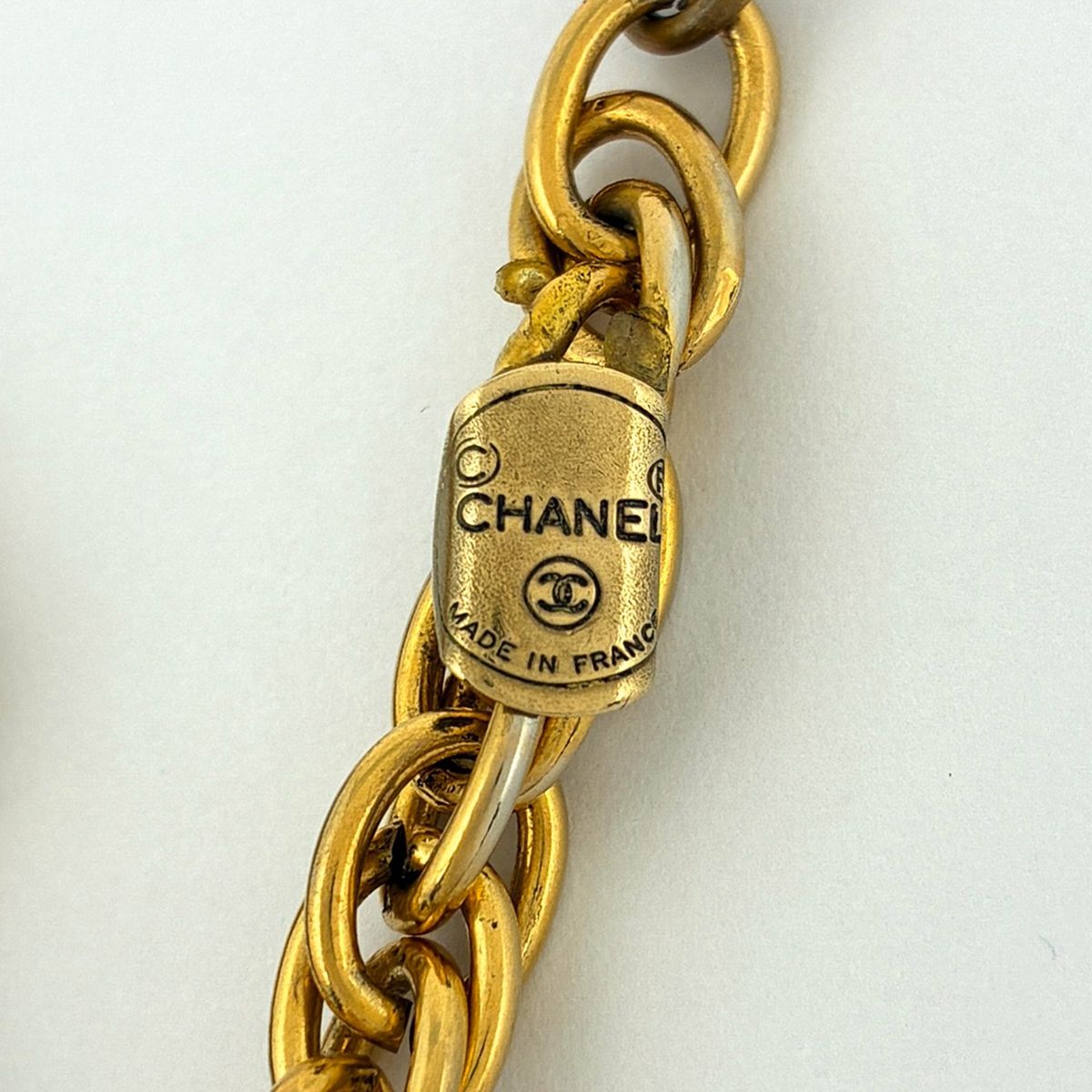 Chanel Necklace CC Logo Coin Gold Plated — view 6