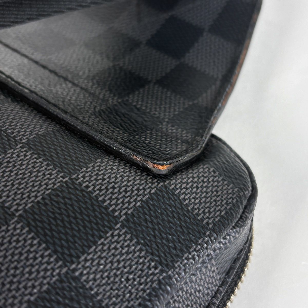 Louis Vuitton Avenue Sling Bag Damier Graphite Noir — view 4
