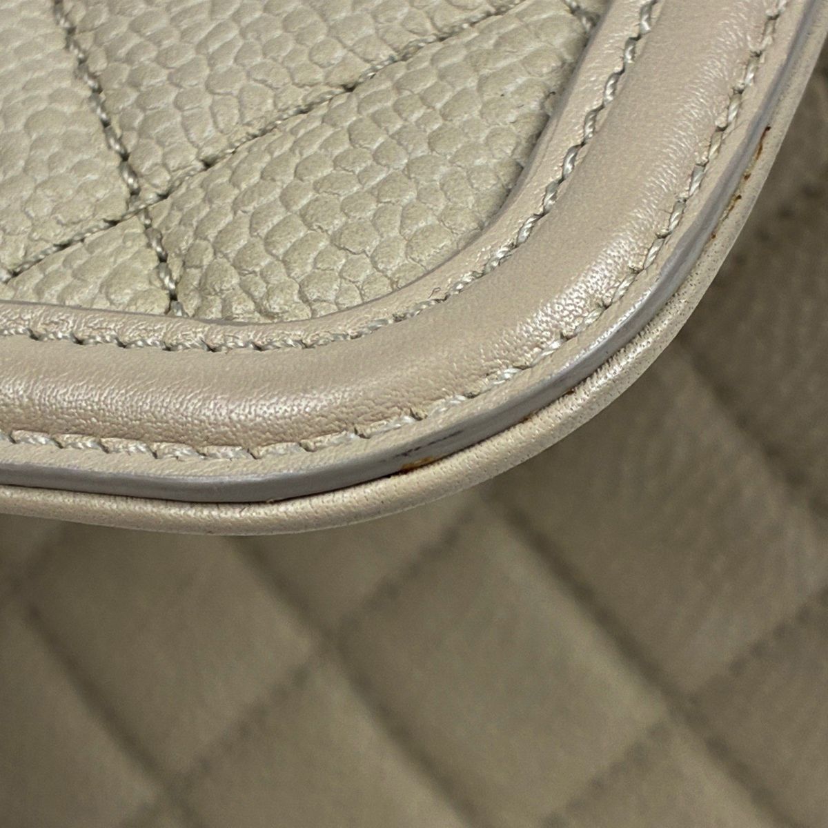 Chanel Shoulder Bag CC Filigree CC Logo Quilted Chain Caviar Leather Light Beige — view 6