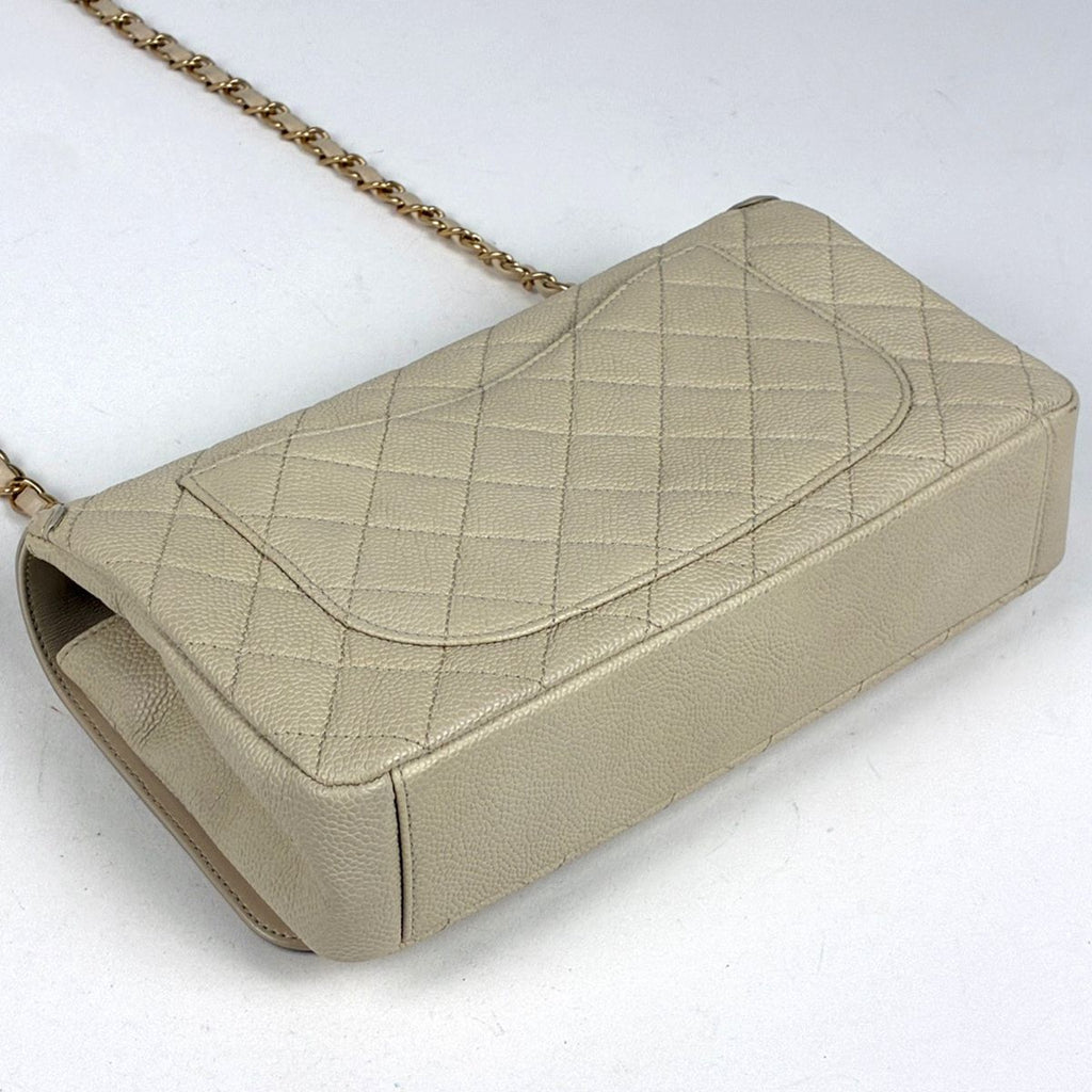 Chanel Shoulder Bag CC Filigree CC Logo Quilted Chain Caviar Leather Light Beige — view 2