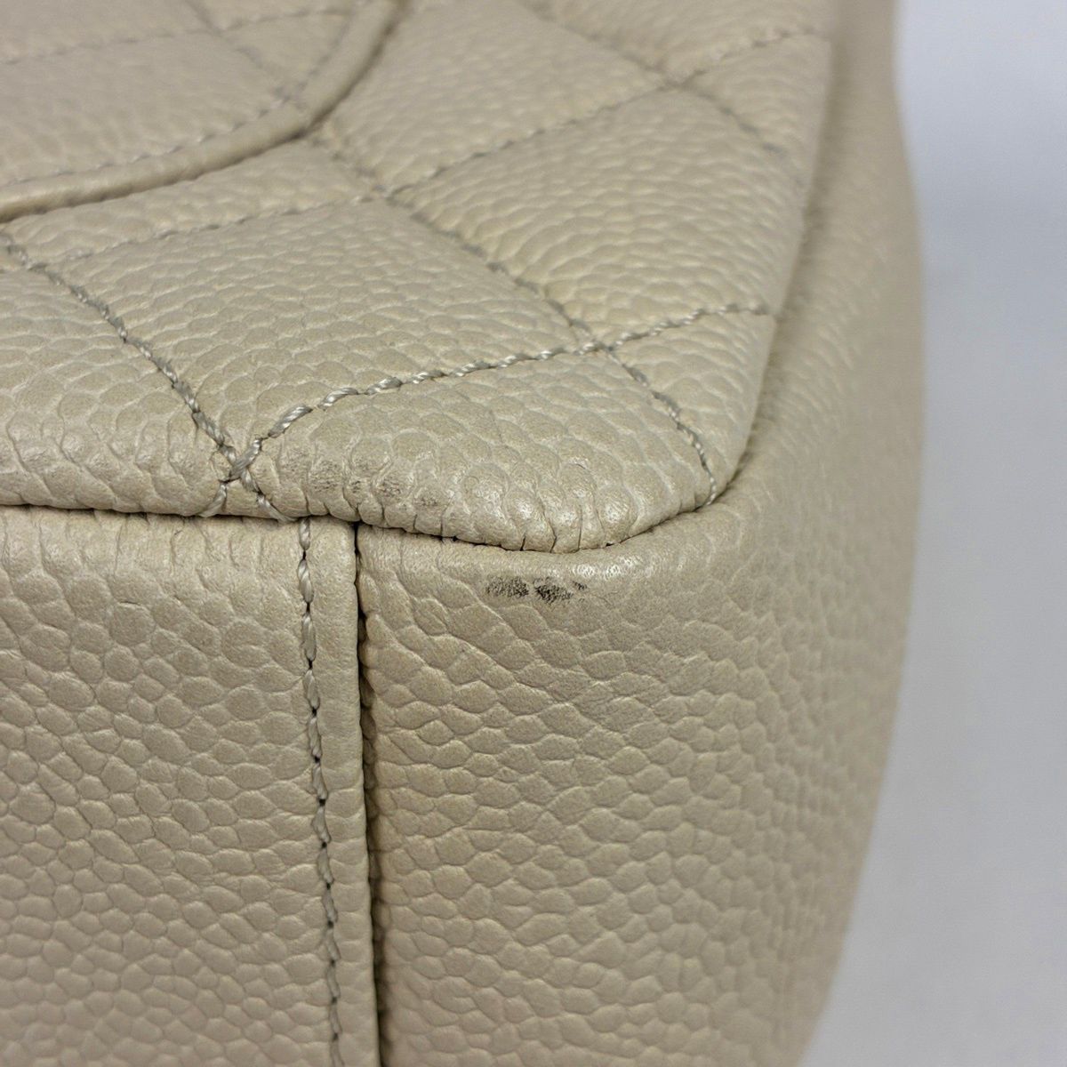 Chanel Shoulder Bag CC Filigree CC Logo Quilted Chain Caviar Leather Light Beige — view 4