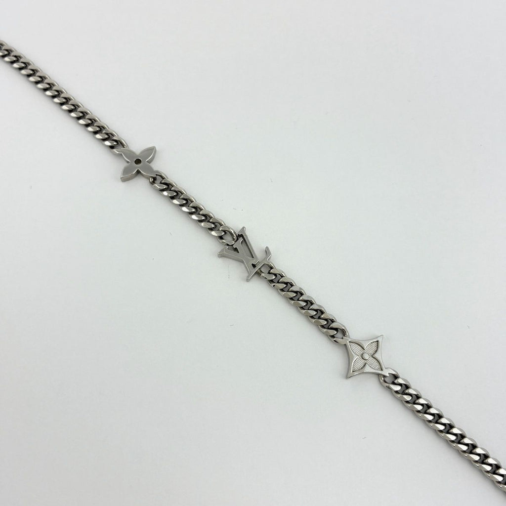 Louis Vuitton Monogram Low Necklace Metal Silver — view 2