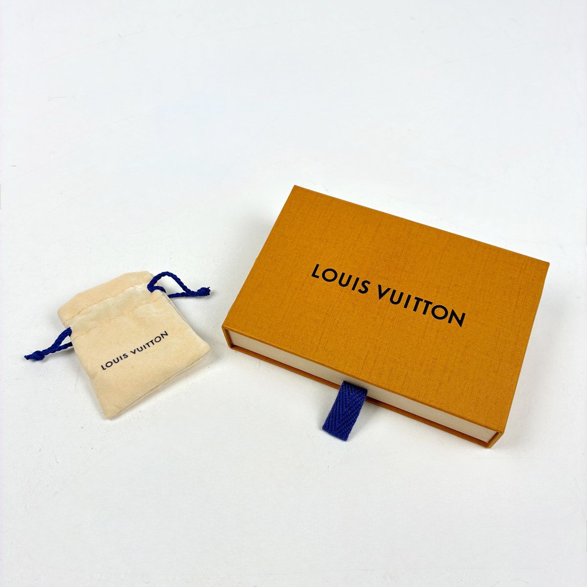 Louis Vuitton Monogram Low Necklace Metal Silver — view 5