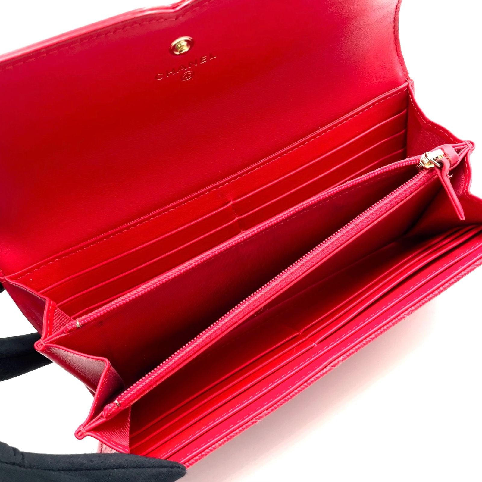 Chanel CC Filigree CC Logo Caviar Leather Red Wallet Gold — view 3