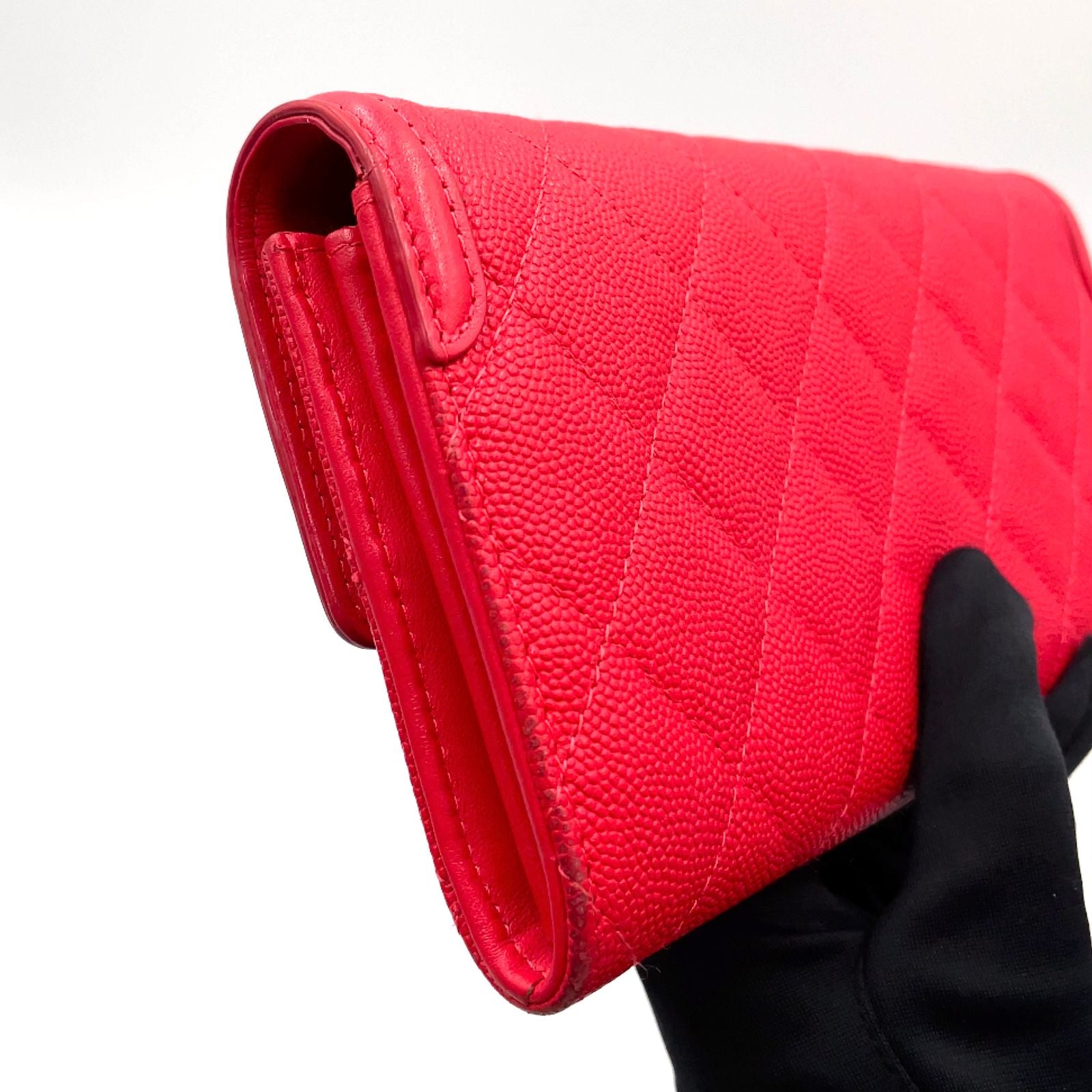 Chanel CC Filigree CC Logo Caviar Leather Red Wallet Gold — view 9