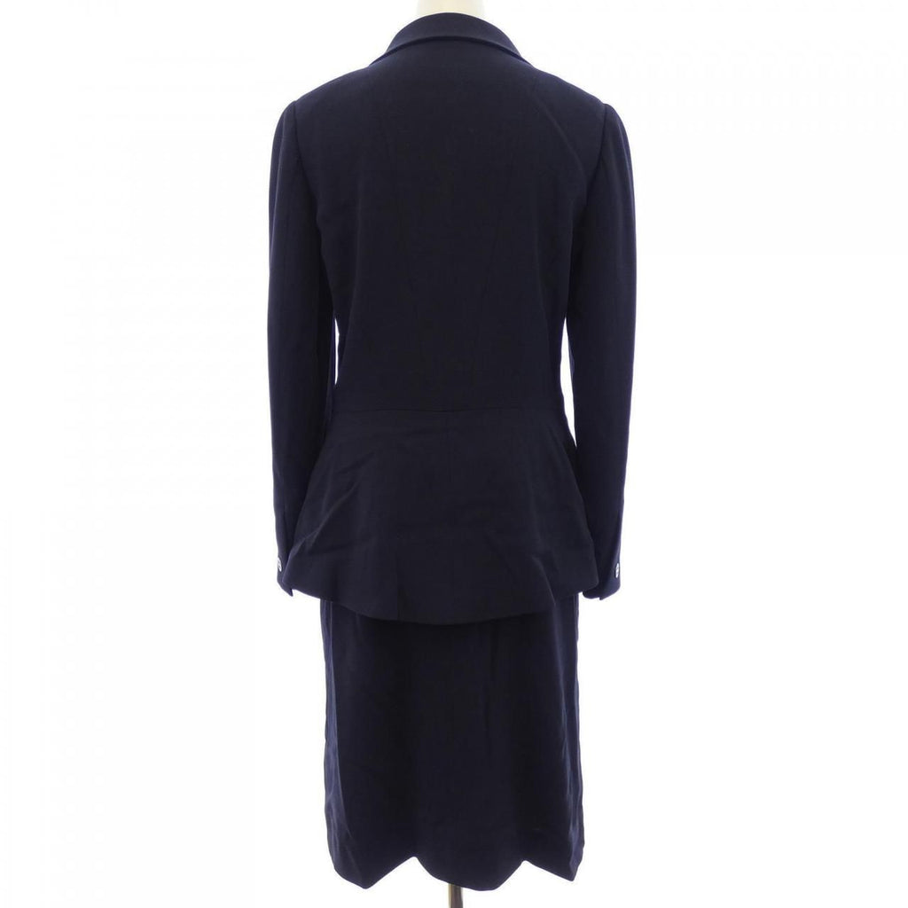 Chanel Vintage 00 C Suit — view 2