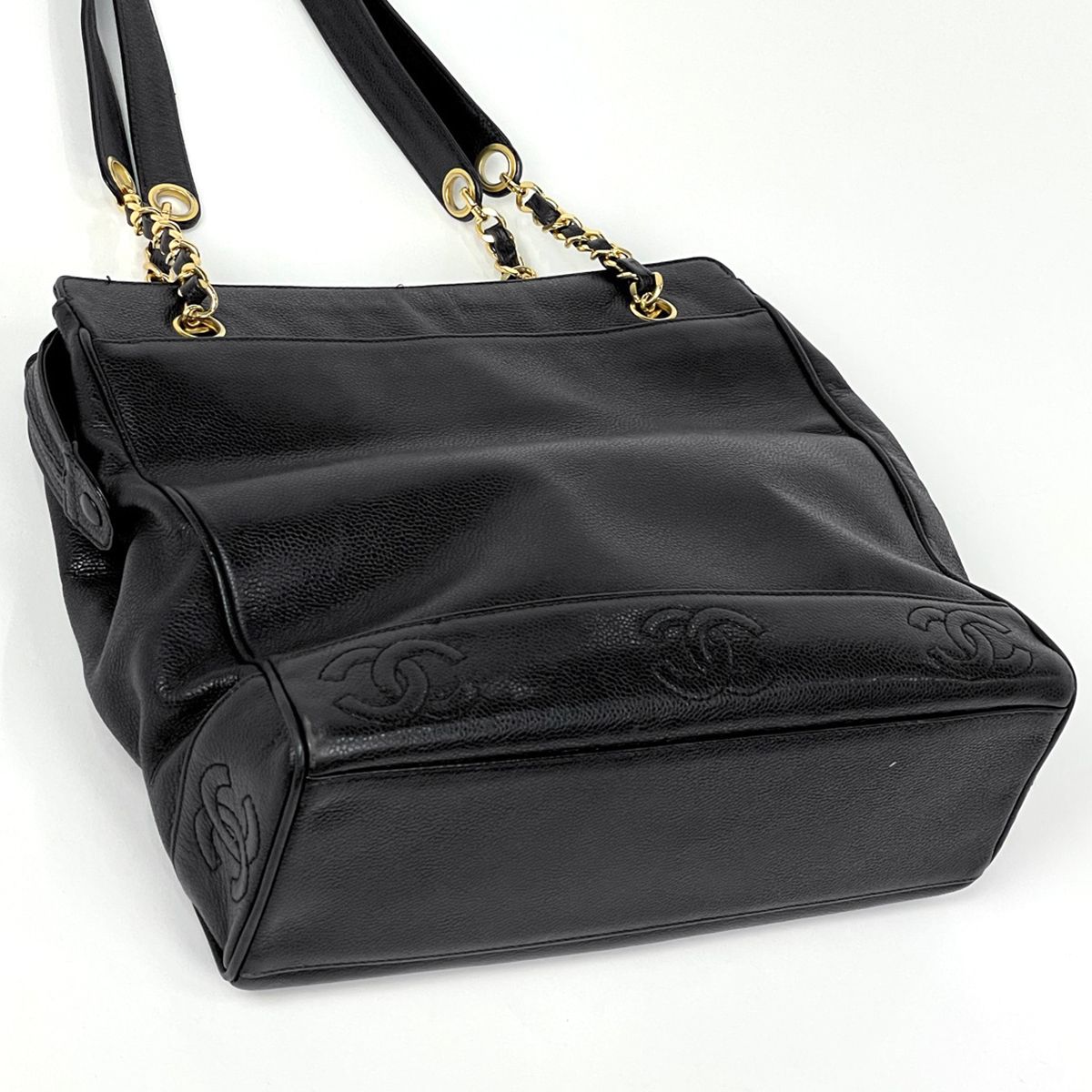 Chanel Triple CC Logo Che Tote Caviar Leather Black — view 2