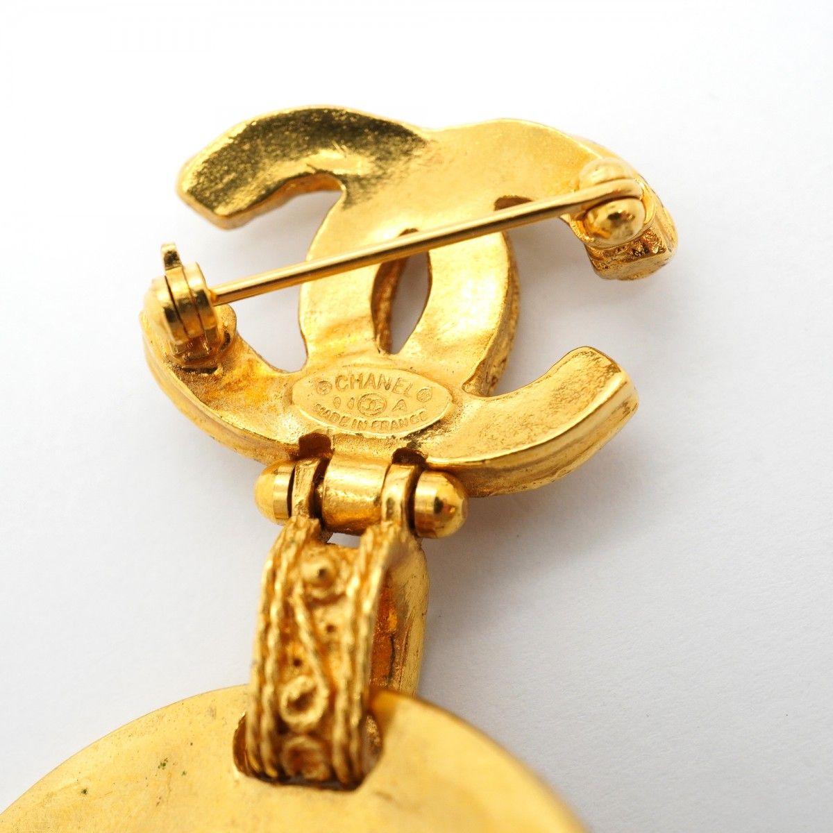 Chanel Vintage CC Logo Gold Plated Fakepearl Brooch — view 4