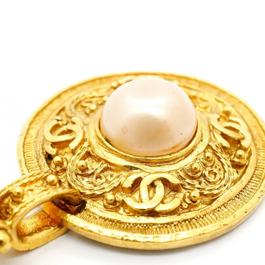 Chanel Vintage CC Logo Gold Plated Fakepearl Brooch — view 7