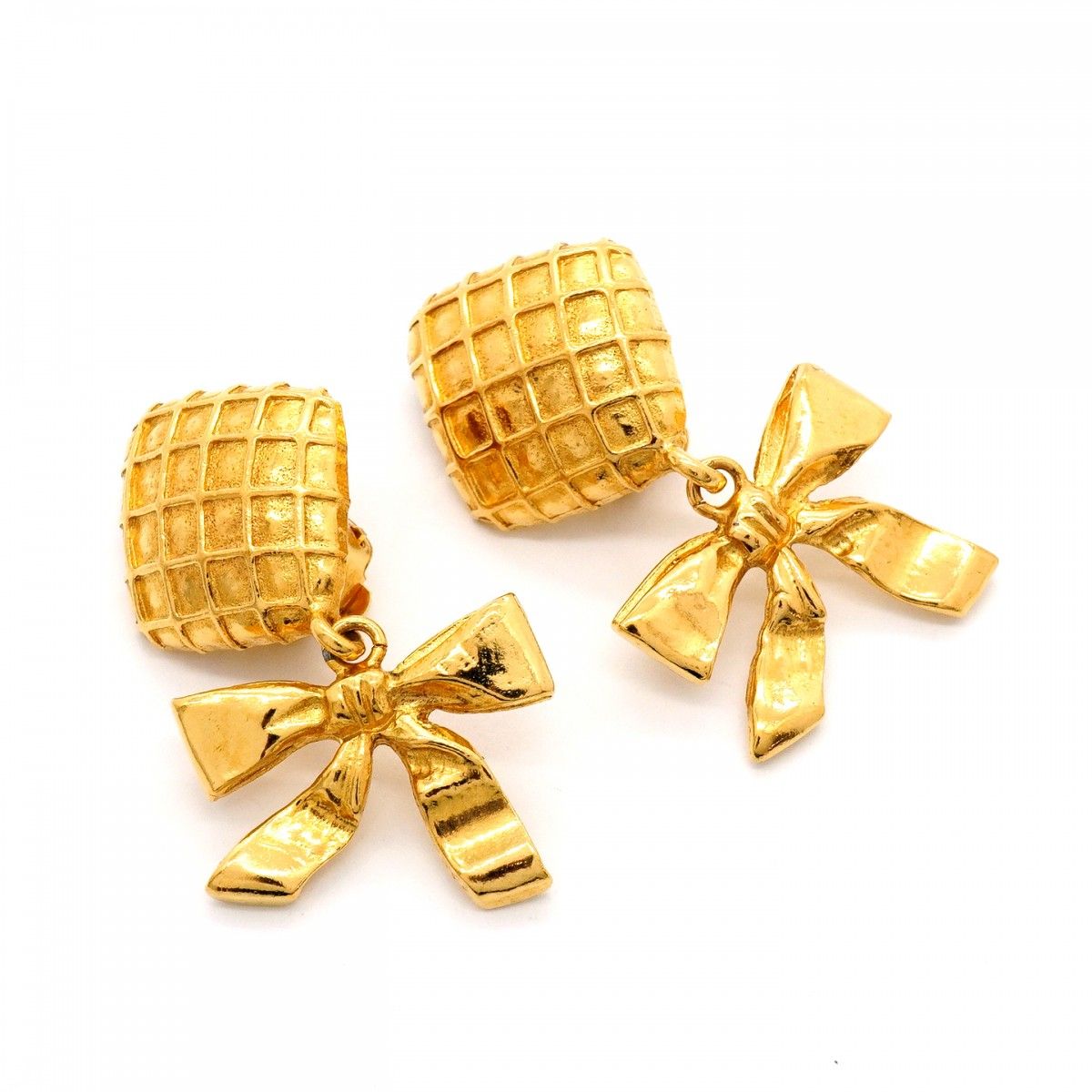 Chanel Earrings Vintage Gold Plated — view 2