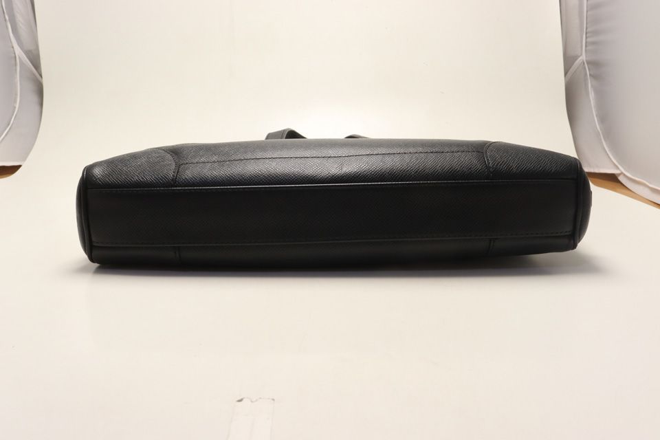 Louis Vuitton Taiga Briefcase Business — view 3
