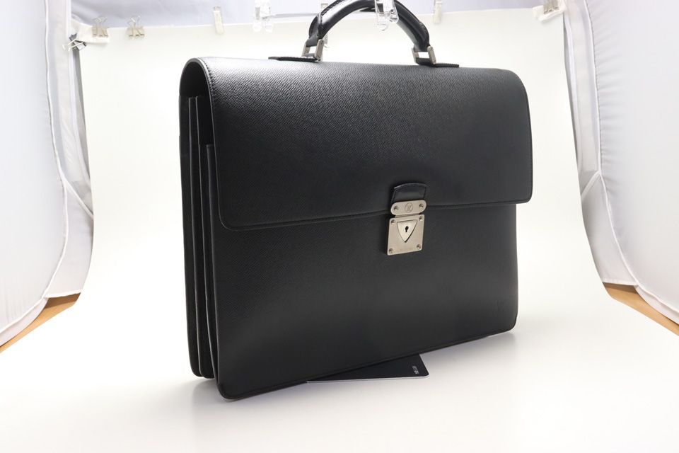 Louis Vuitton Taiga Briefcase Business — view 4