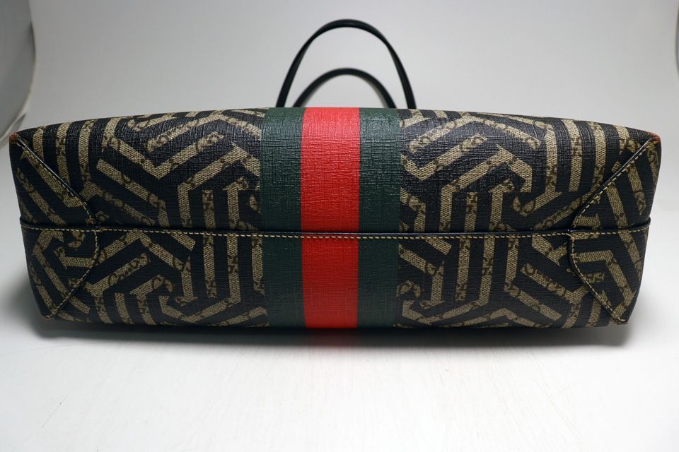 Gucci GG Carre Ido Bee Supreme Canvas Tote — view 3