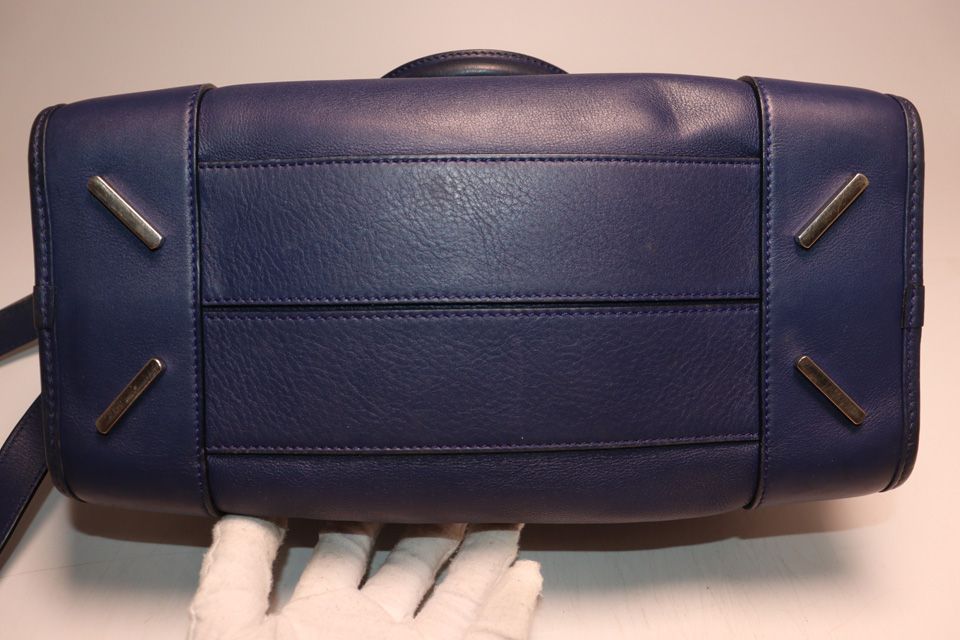 Loewe Amazona 28 Leather Handbag — view 3