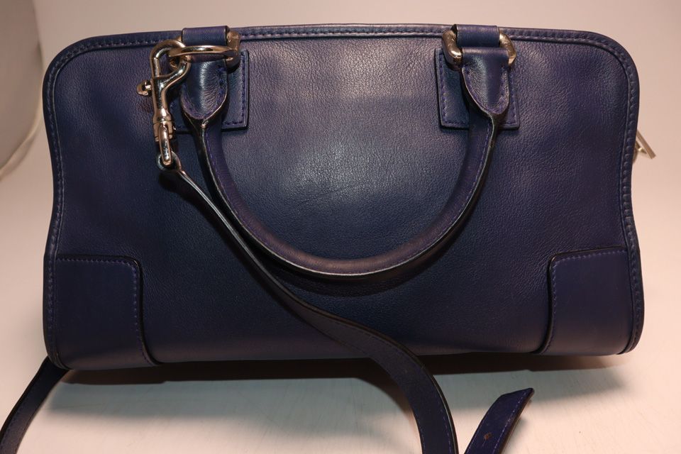 Loewe Amazona 28 Leather Handbag — view 2