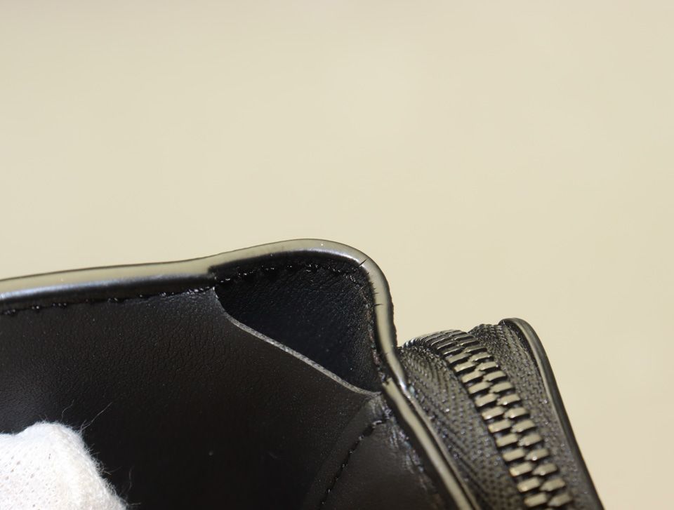 Louis Vuitton LV Aerogram Portefeuille Pilot Leather Trifold Wallet — view 9