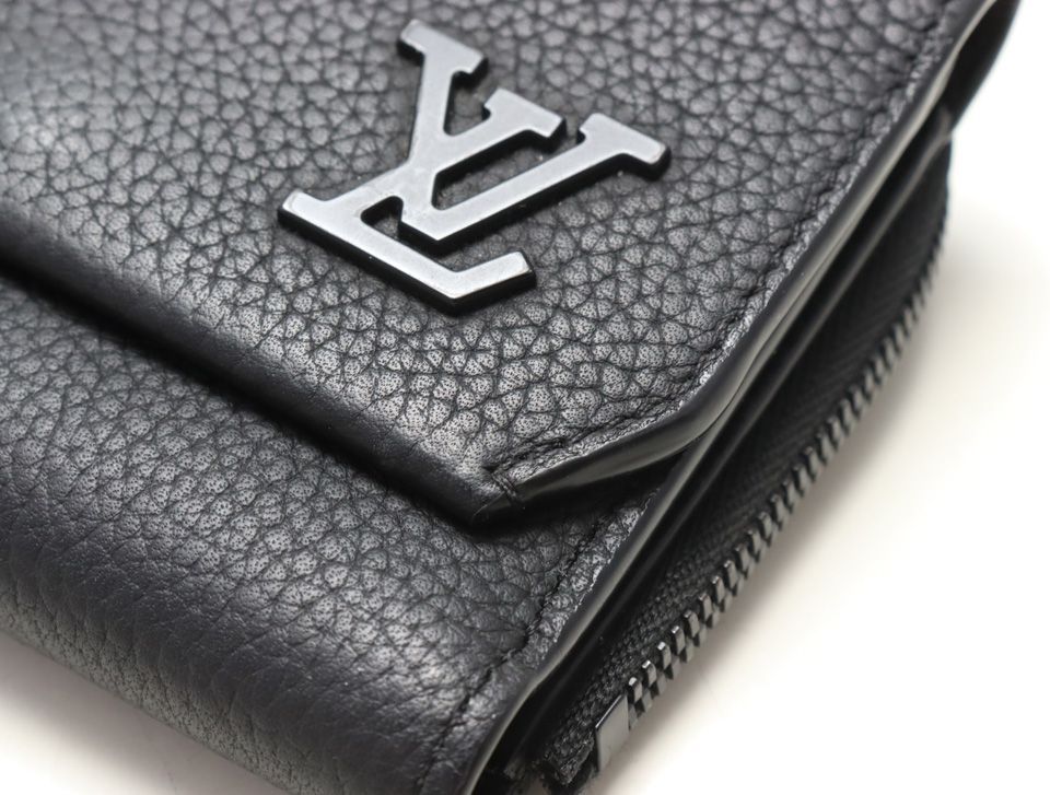 Louis Vuitton LV Aerogram Portefeuille Pilot Leather Trifold Wallet — view 5