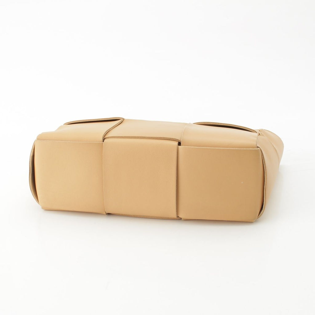 Bottega Veneta Maxi Intrecciato Arco Leather Tote Beige — view 5