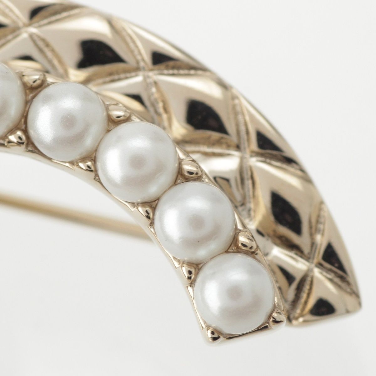 Chanel Pearl Rhinestone Quilted Brooch Gold — view 5