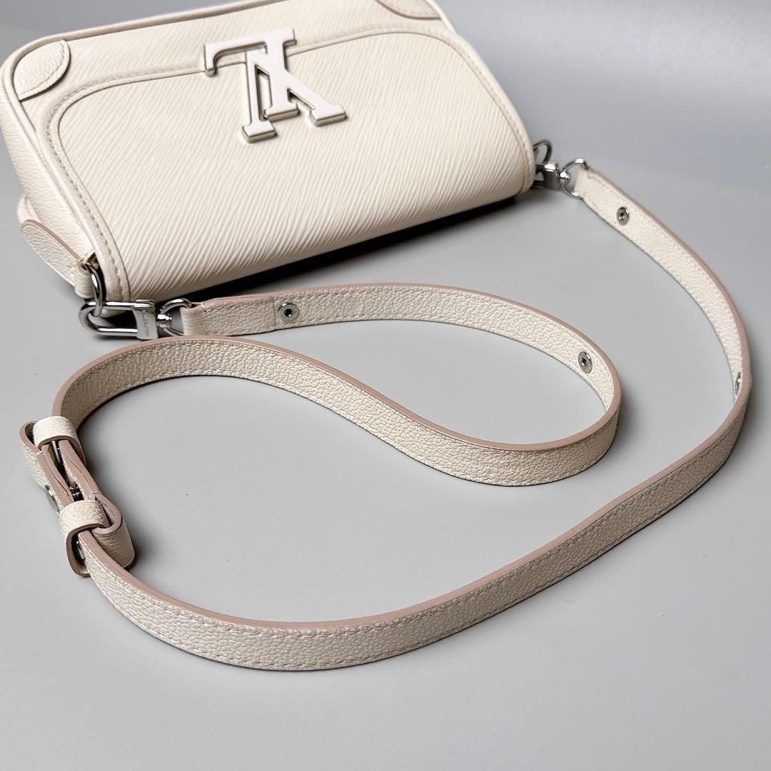 Louis Vuitton Epi Buci Shoulder — view 9