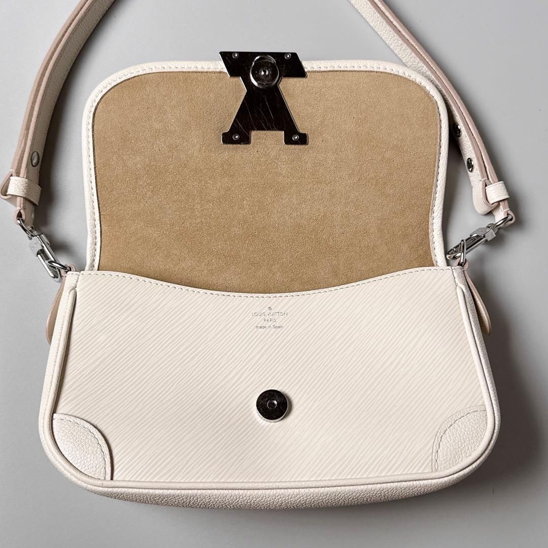 Louis Vuitton Epi Buci Shoulder — view 3