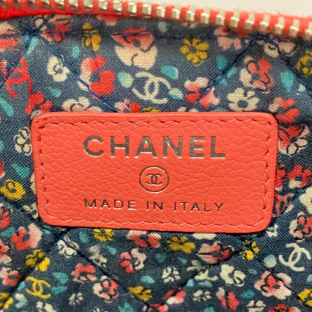 Chanel Pouch CC Petite Camellia Pink Silver Flower Leather — view 5