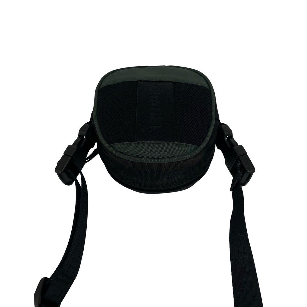 Chanel CC Logo Canvas Mesh Shoulder Bag Pochette Black Green — view 4