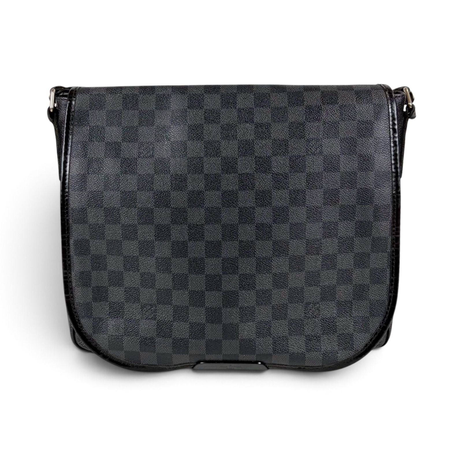 Louis Vuitton Damier Graphite Daniel MM Shoulder Bag Cross — view 4