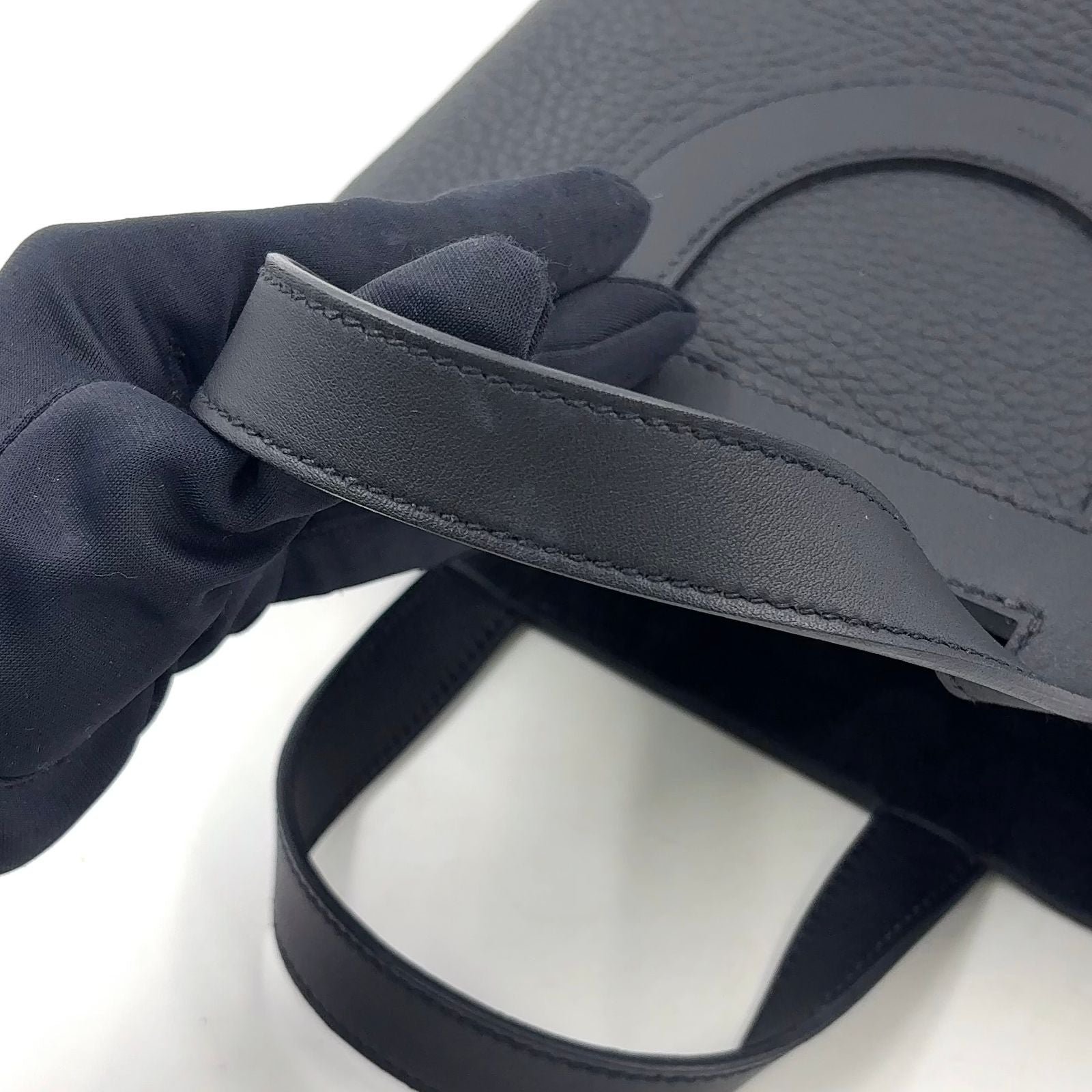 Hermes in the Loop 18 Taurillon Leather Black Handbag Gold — view 8
