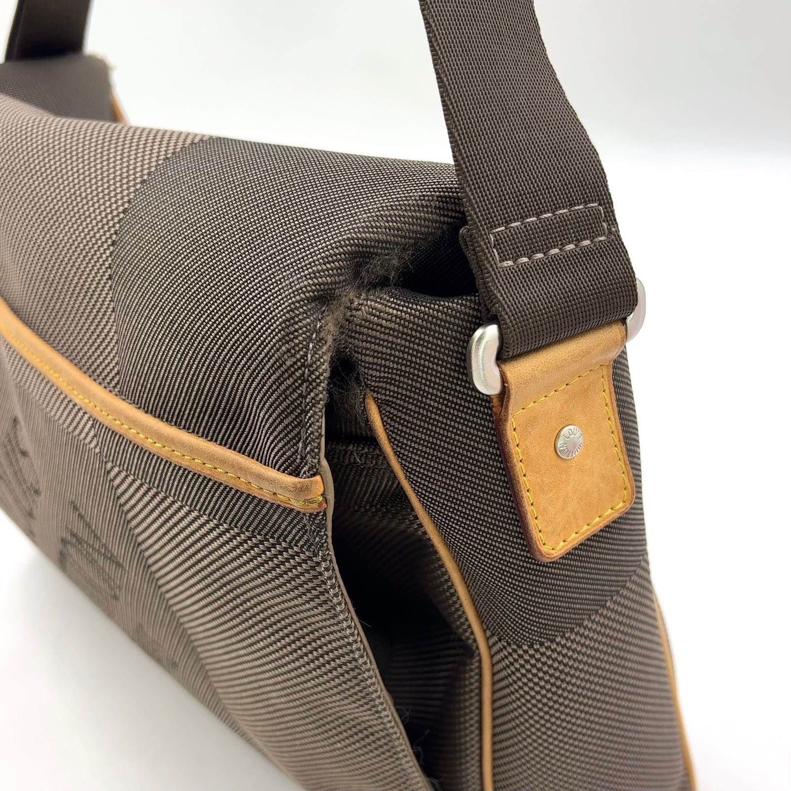 Louis Vuitton Damier Geant Leather Nylon Khaki Brown Lightbrown Shoulder — view 8