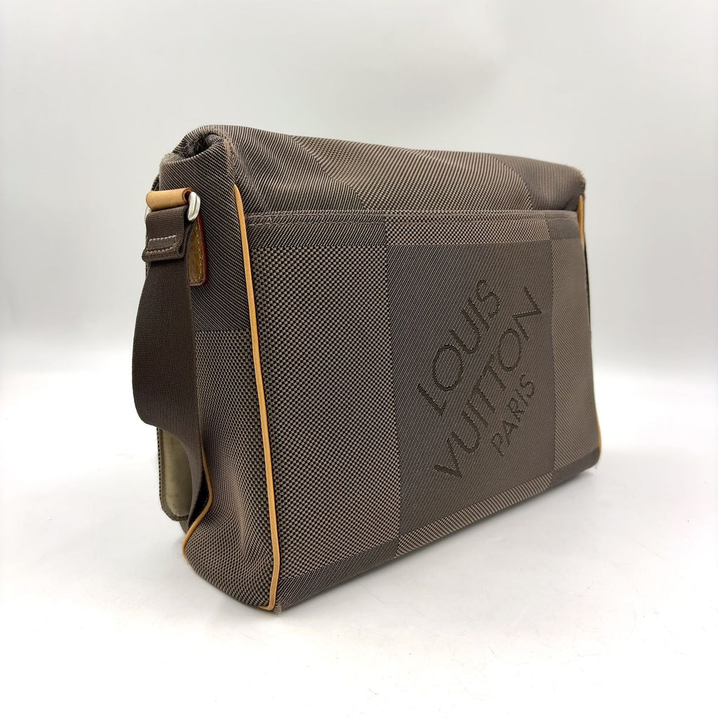 Louis Vuitton Damier Geant Leather Nylon Khaki Brown Lightbrown Shoulder — view 2