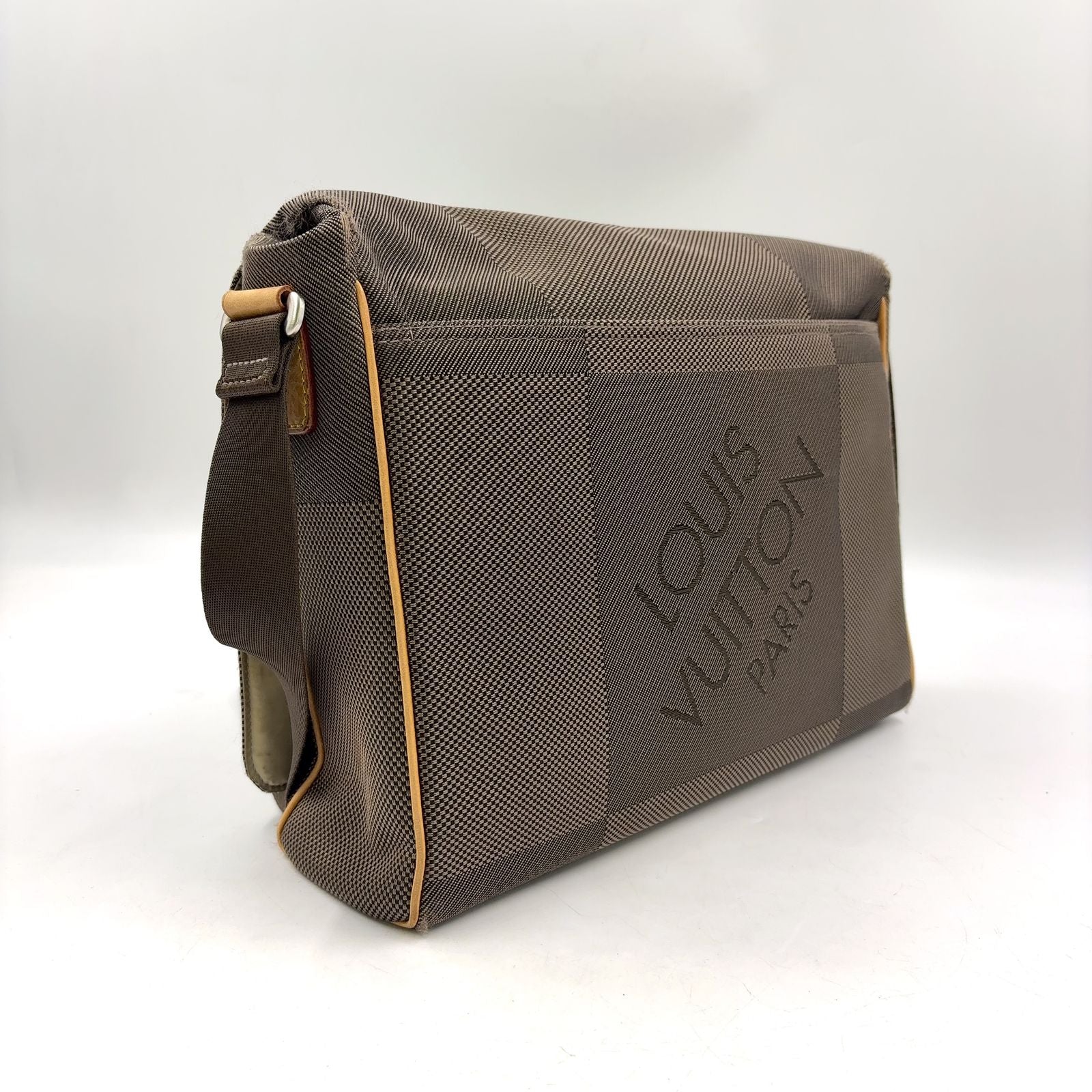 Louis Vuitton Damier Geant Leather Nylon Khaki Brown Lightbrown Shoulder — view 2