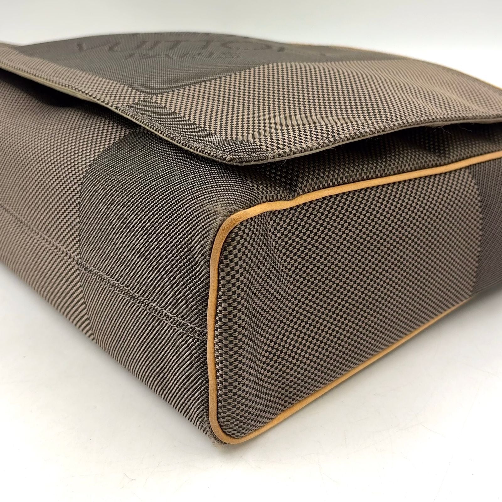 Louis Vuitton Damier Geant Leather Nylon Khaki Brown Lightbrown Shoulder — view 7