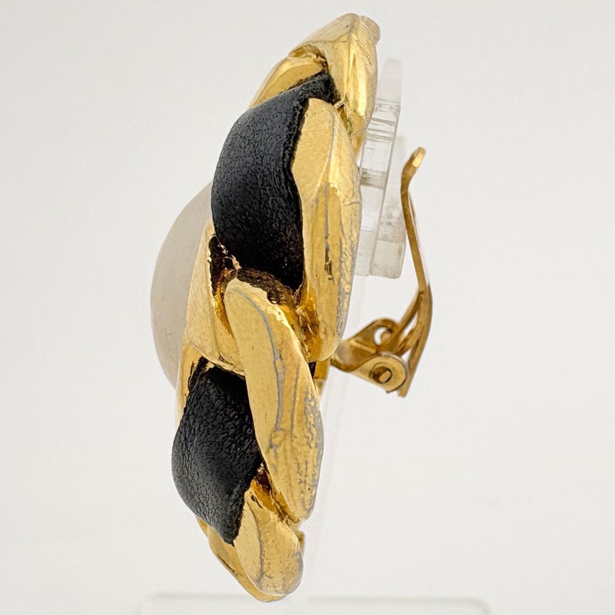 Chanel Earrings CC Logo Leather Gold Black — view 2