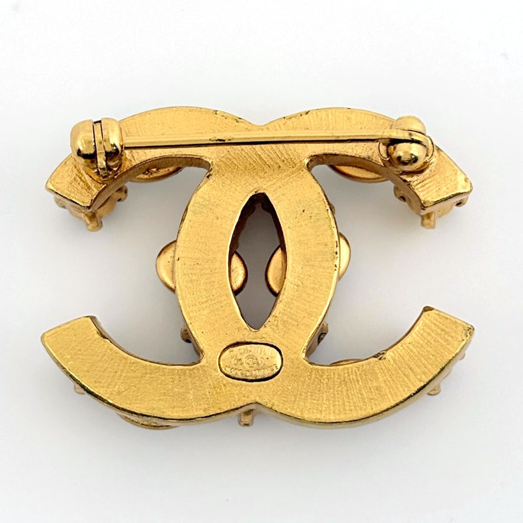 Chanel Brooch CC Logo Color Gold — view 2