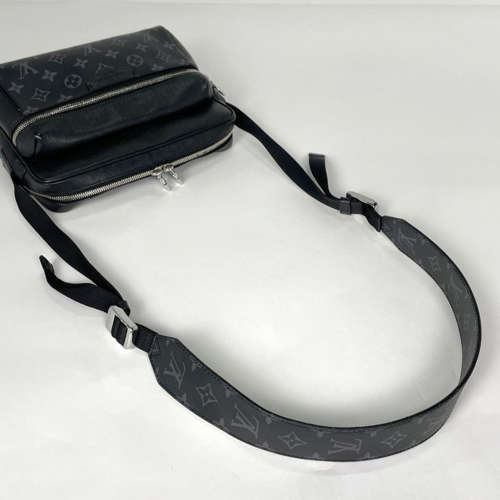 Louis Vuitton Outdoor Messenger PM Shoulder Bag Taigarama Noir — view 6