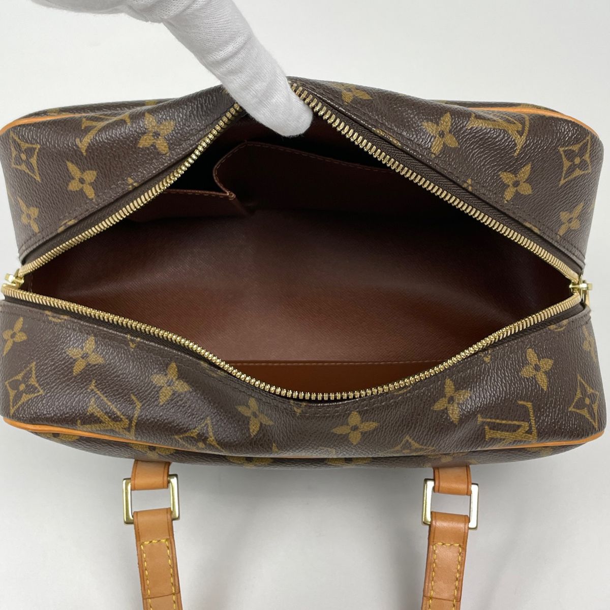 Louis Vuitton Cite MM Shoulder Bag Monogram Brown — view 8