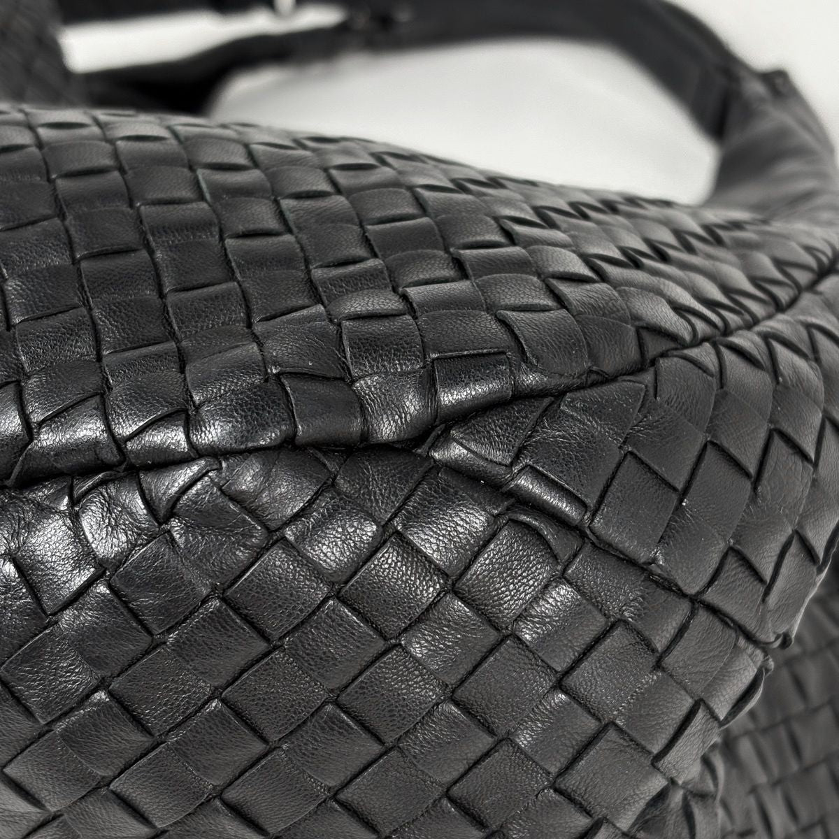 Bottega Veneta Shoulder Bag Intrecciato Leather Black — view 3