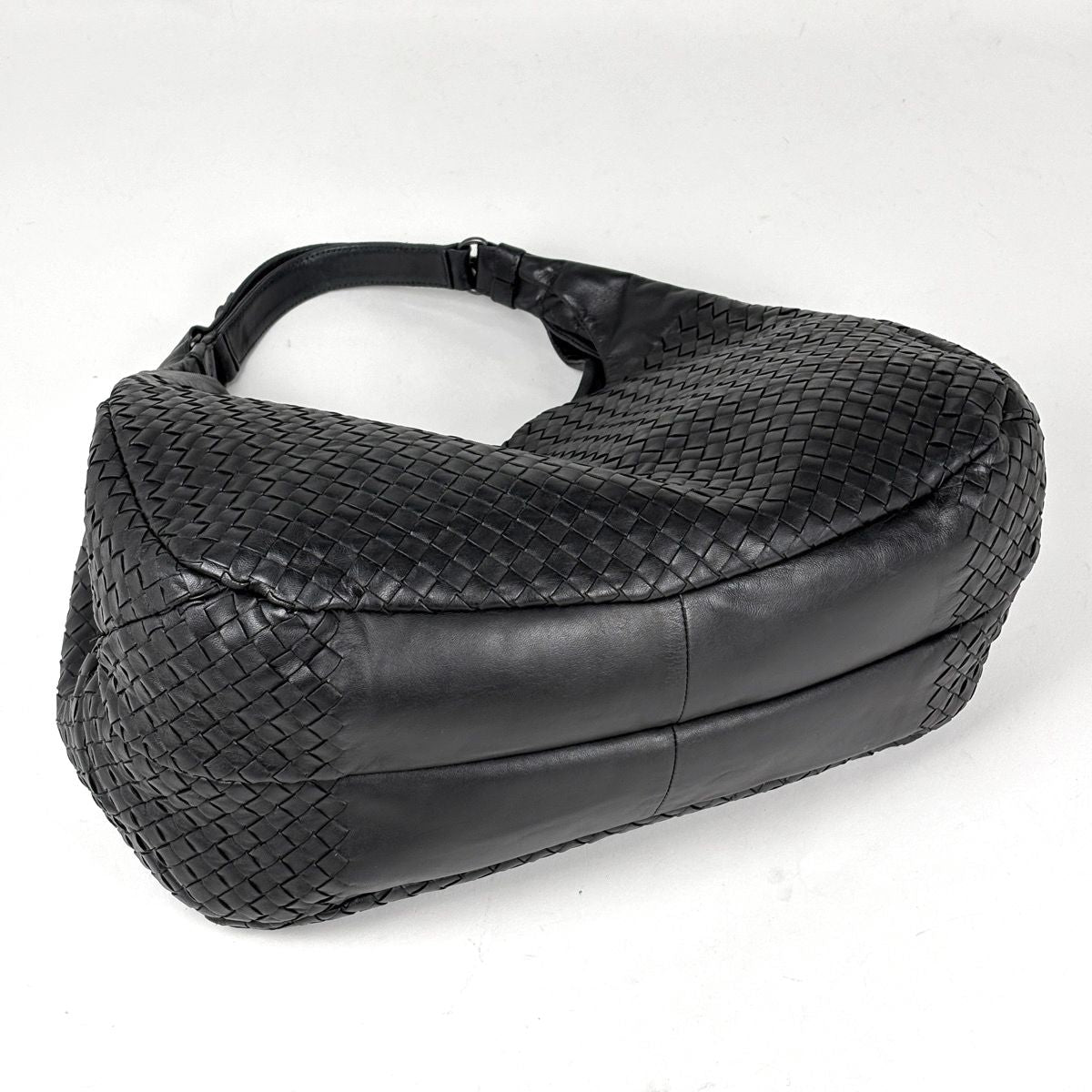 Bottega Veneta Shoulder Bag Intrecciato Leather Black — view 2