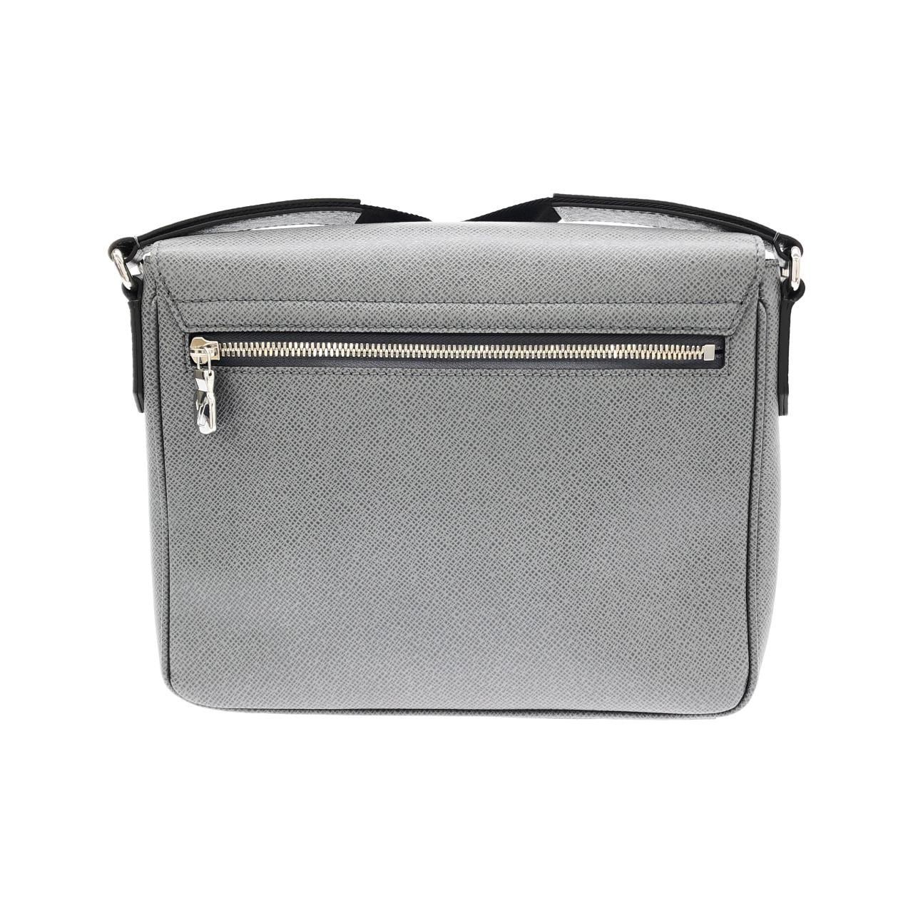 Louis Vuitton Taiga District PM Shoulder — view 2