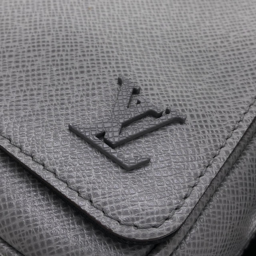 Louis Vuitton Taiga District PM Shoulder — view 5
