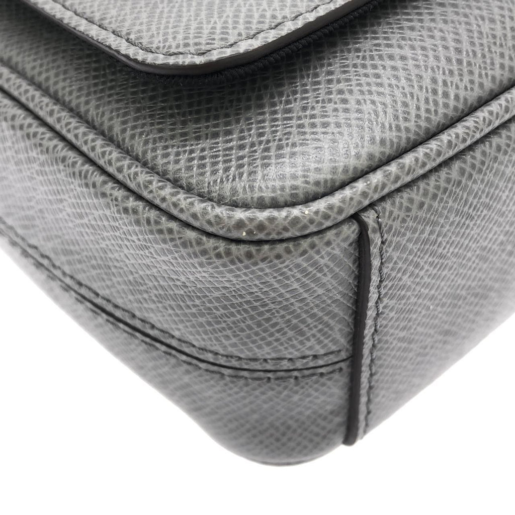Louis Vuitton Taiga District PM Shoulder — view 3