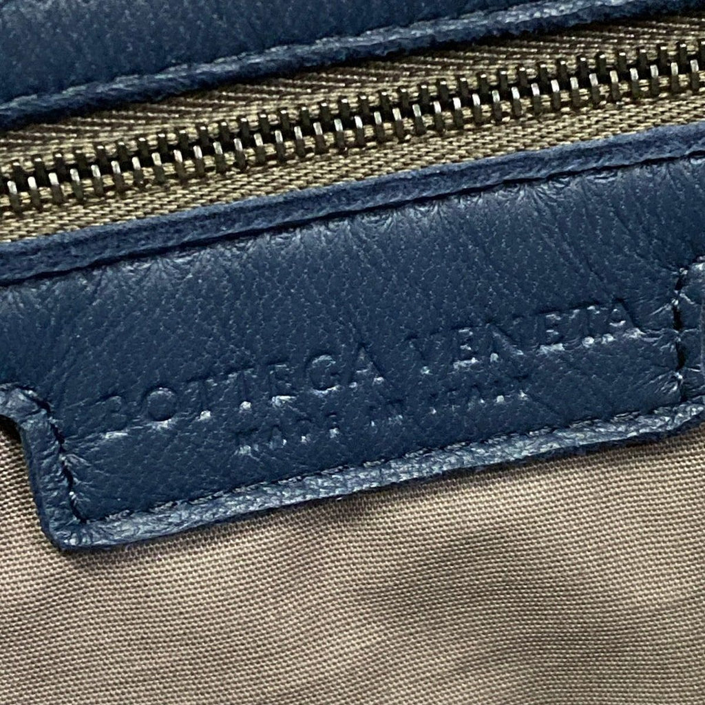 Bottega Veneta Shoulder Bag Intrecciato Navy Leather — view 9