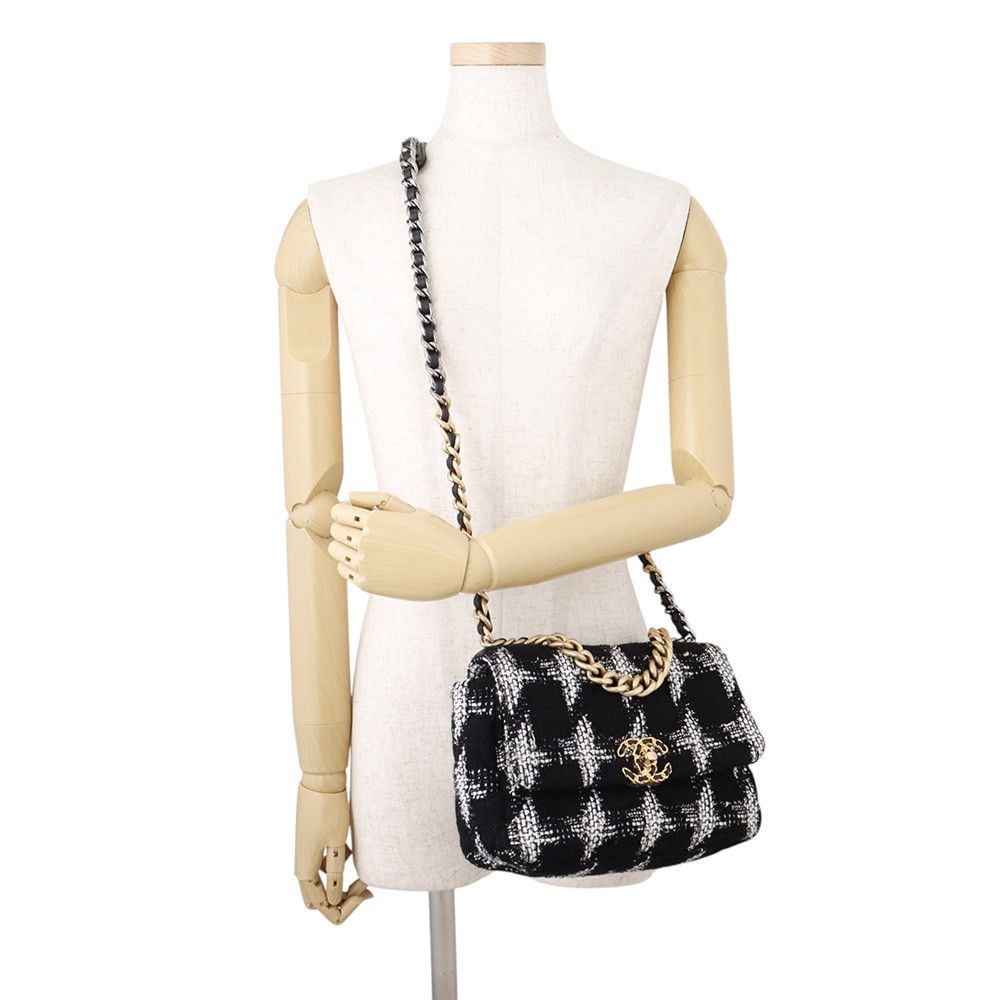 Chanel Chain Shoulder Bag 19 Flap CC Logo Tweed Black White — view 4