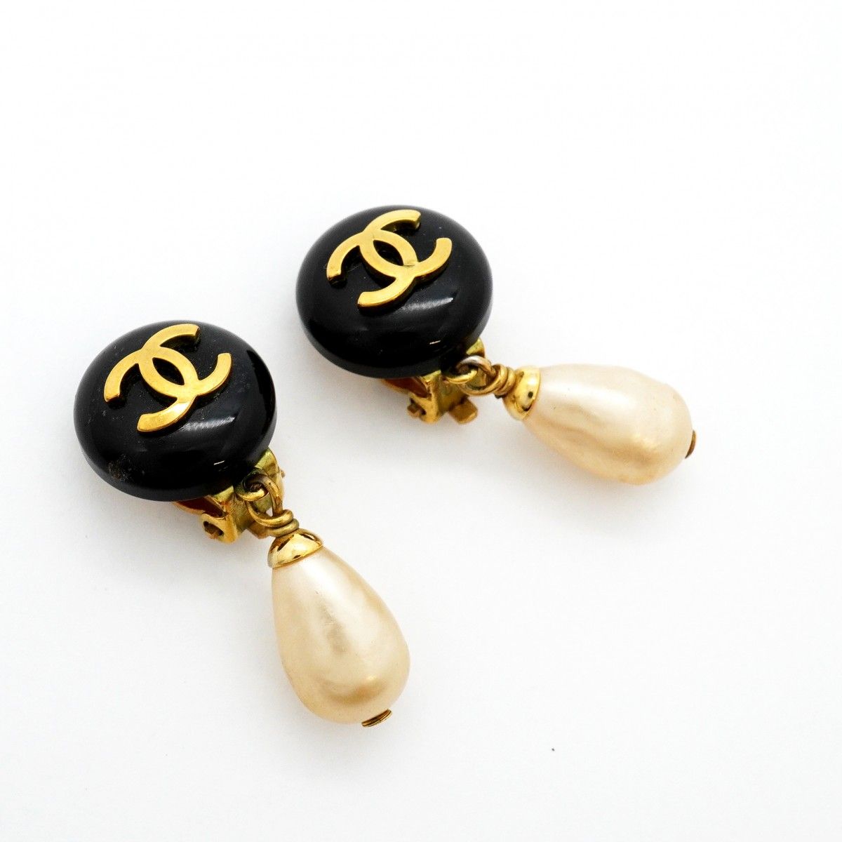 Chanel Earrings Vintage CC Logo Gold Plated Fakepearl Blackcles — view 2