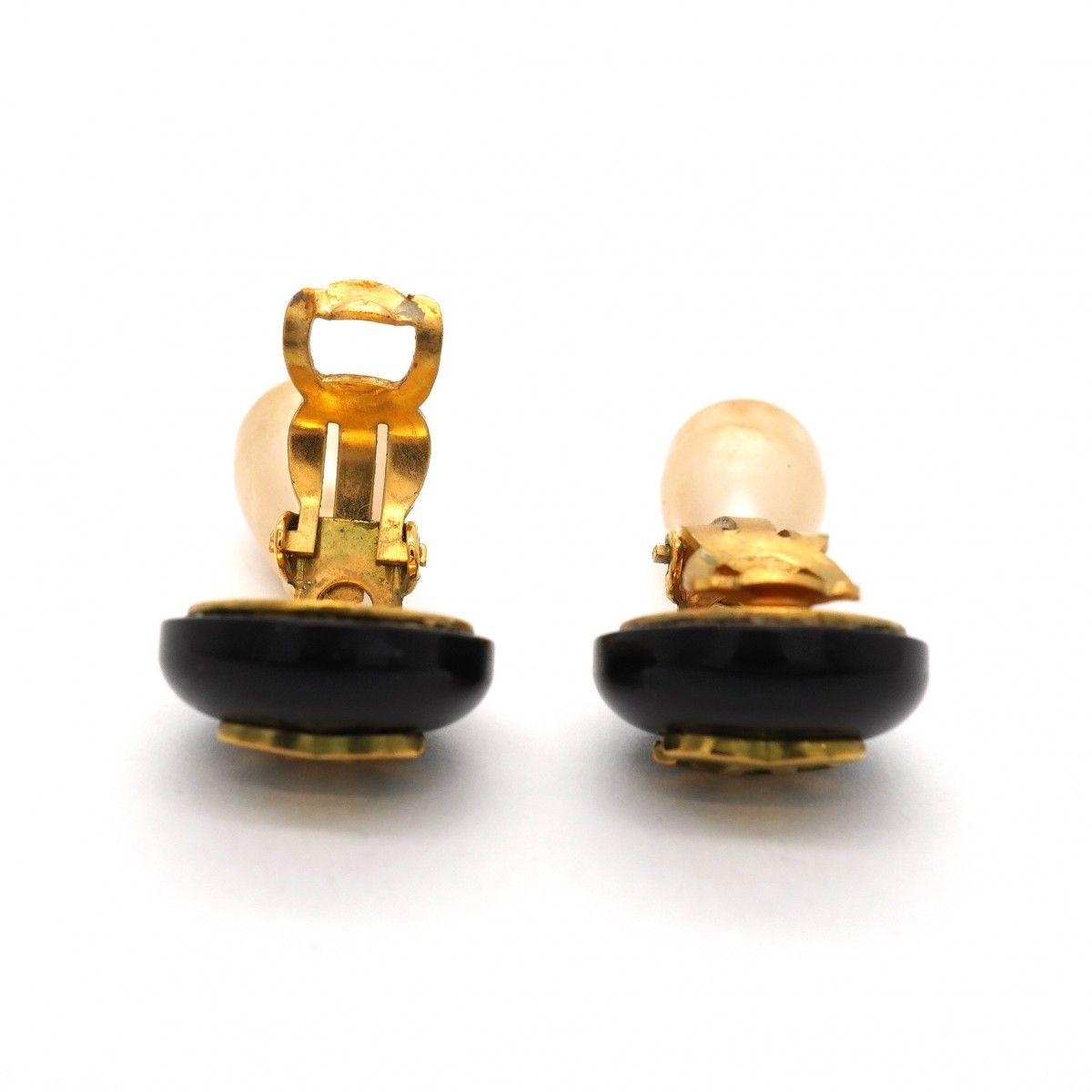 Chanel Earrings Vintage CC Logo Gold Plated Fakepearl Blackcles — view 3
