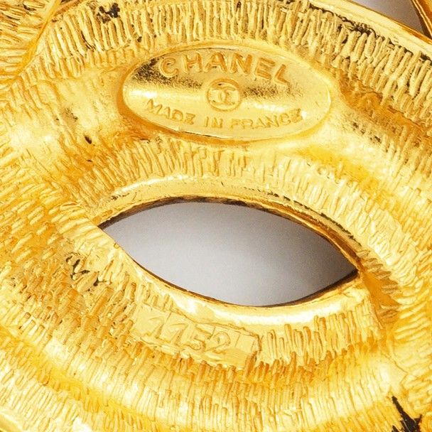 Chanel Vintage CC Logo Quilted Gold Plated Brooch — view 4